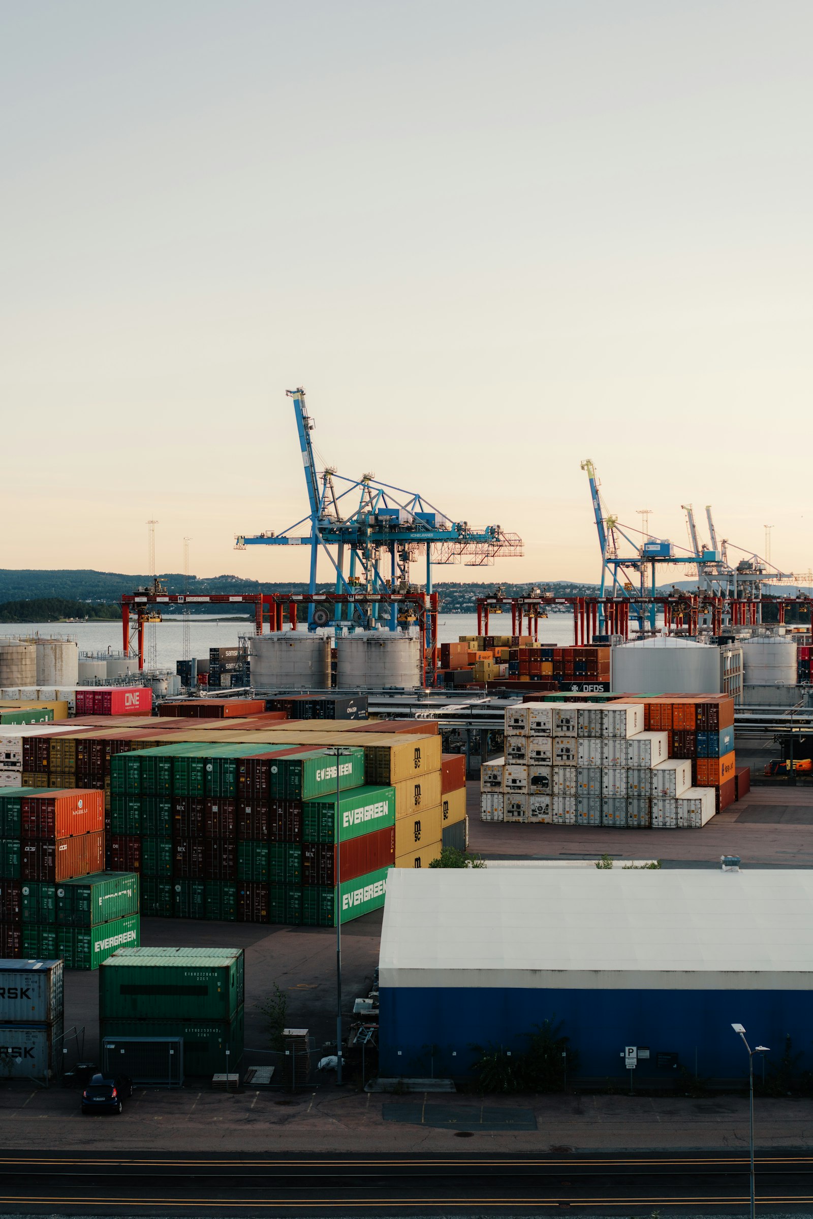 Port containers and cranes
